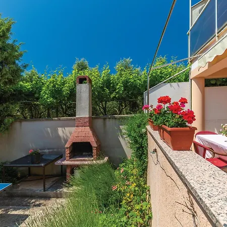 Stunning Home In Pula Feriehus