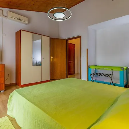 Stunning Home In Pula Feriehus