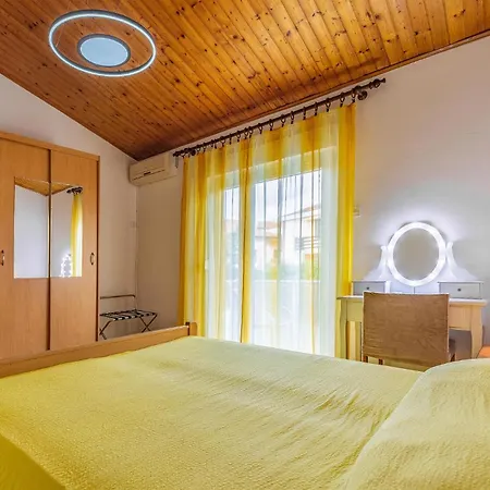 Pet Friendly In With Jacuzzi Casa vacanze Pola