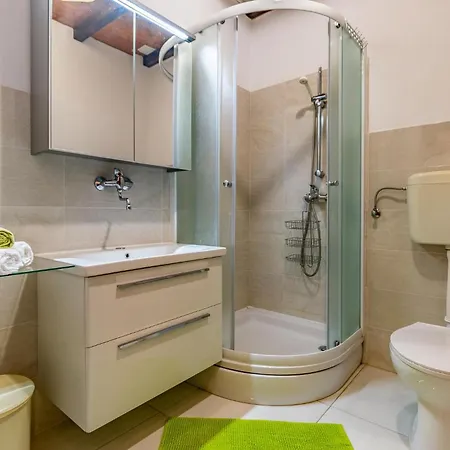 Pet Friendly In With Jacuzzi Casa vacanze Pola