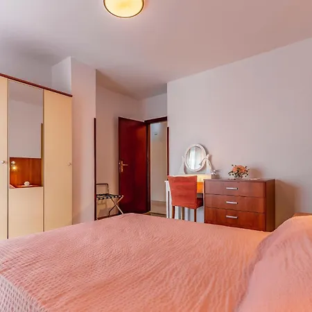 Pet Friendly In With Jacuzzi * Pola