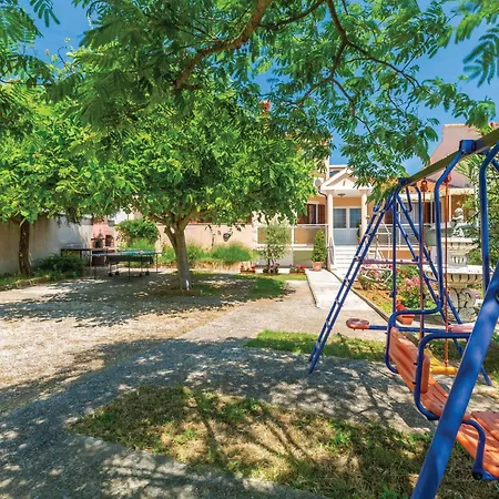 Pet Friendly In With Jacuzzi Pola