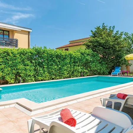 Pet Friendly In With Jacuzzi Casa vacanze Pola