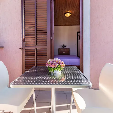 Pet Friendly In With Jacuzzi * Pola