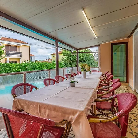 Pet Friendly In With Jacuzzi * Pola