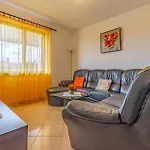 Vikendica Stunning Home In Pula