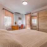 Stunning Home In Pula Vikendica