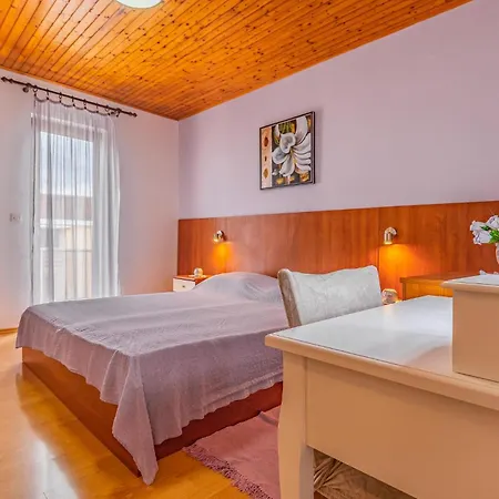 Semesterbostad Stunning In Pula