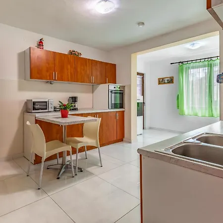 Semesterbostad Stunning In