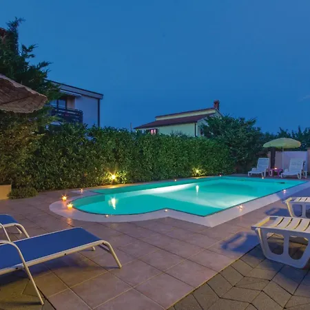 Semesterbostad Stunning In Pula