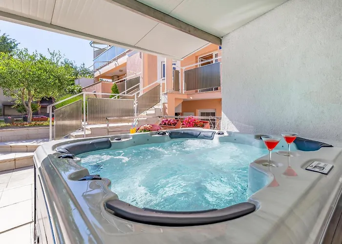 Stunning In Semesterbostad Pula