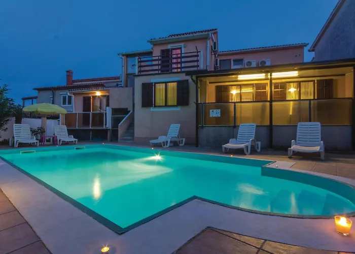 Stunning Home In Pula Feriehus