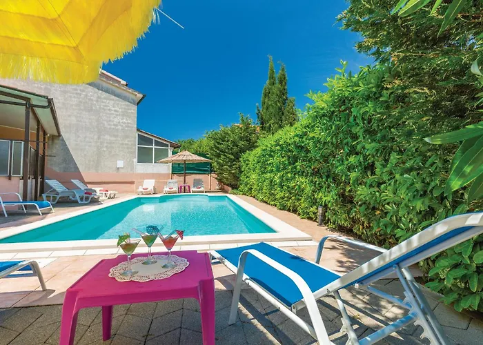 Stunning Home In Pula Pula