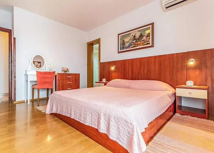 Stunning Home In Pula Pula