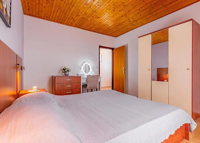 Stunning Home In Pula Holiday home *