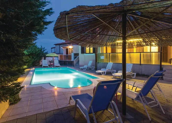 Stunning Home In Pula *