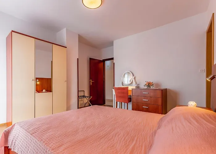 Stunning Home In Pula * Pula