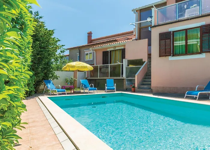 Stunning Home In Pula Pula